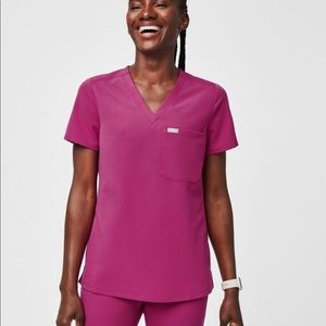 Figs Catarina one pocket scrub top. New ! Worn once. Tags removed
